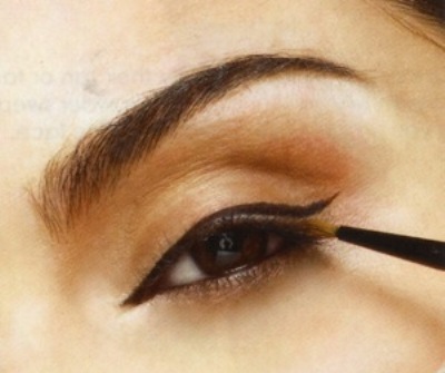 makeup-how-to-apply-eyeliner-02.jpg