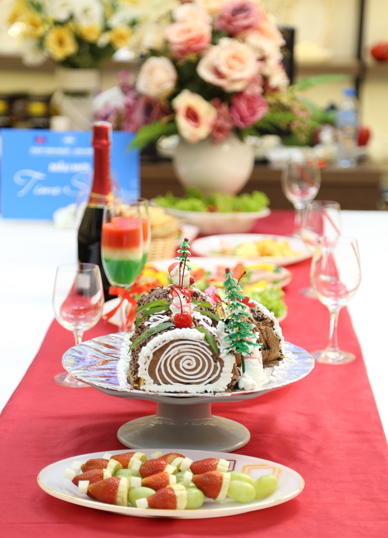bàn tiệc giáng sinh, cách trang trí bàn tiệc giáng sinh, giáng sinh ăn gì, set up tiệc giáng sinh