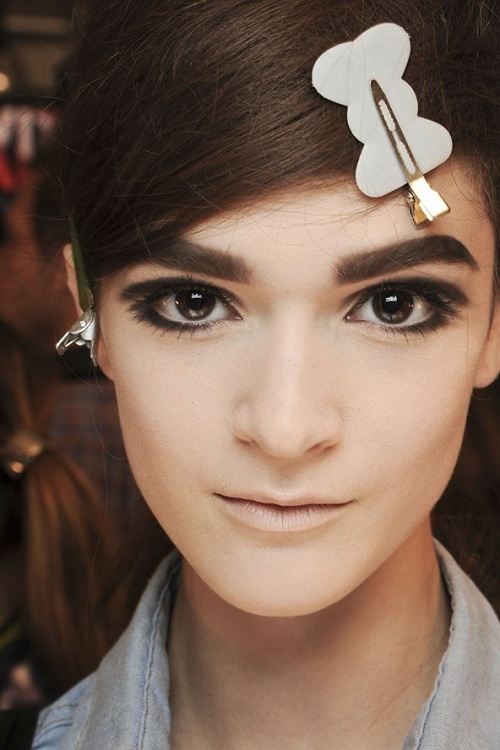 5 graphic eyeliner 7 kiểu trang điểm mắt ấn tượng trên sàn catwalk 2013