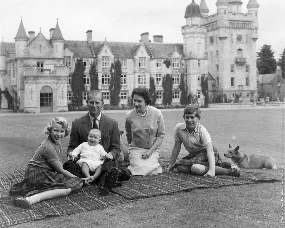 Những bức ảnh hiếm về gia đình hoàng gia Anh