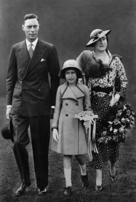 Những bức ảnh hiếm về gia đình hoàng gia Anh