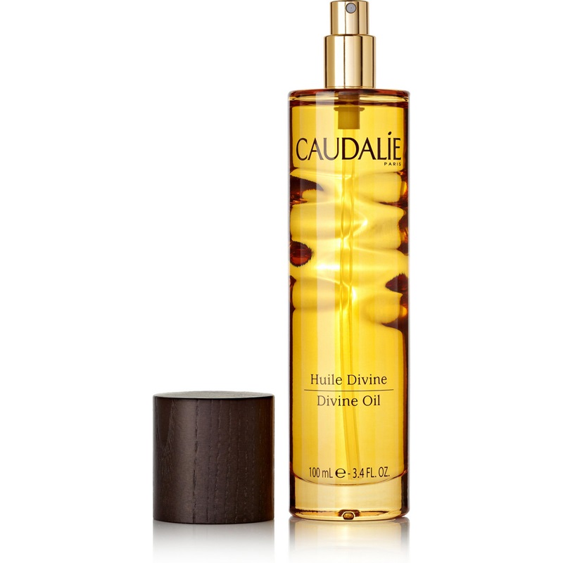Caudalie Divine Oil: Dầu dưỡng da chứa thành phần dầu argan làm ẩm và chống lão hóa, có thể dùng trên bất cứ bộ phần nào của cơ thể đang thiếu ẩm như tay, chân, mặt, tóc.. Giá: khoảng 1.100.000VNĐ.