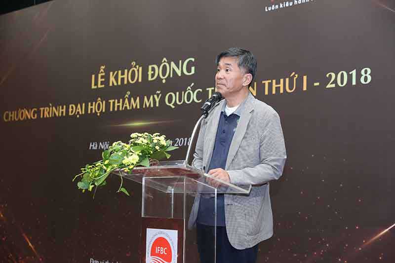 Ông Jung Don Soo, chuyên gia thẩm mỹ Hàn Quốc, đại diện Ban tổ chức cuộc thi phát biểu tại Lễ khởi động đại hội ở Hà Nội.