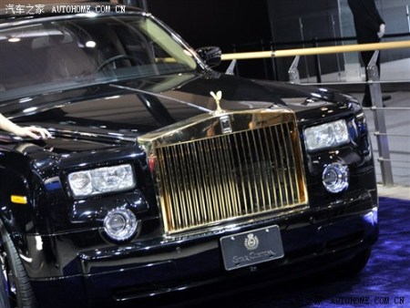 Xe dâu siêu sang Rolls  Royce Phantom Rồng mạ vàng 24K tại Hà Nội