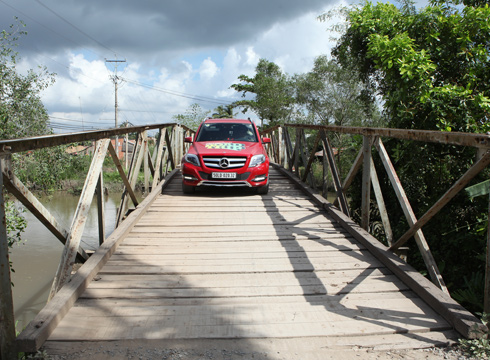 Mercedes GLK qua miền sông nước trong hành trình Autocar Roadtrip 2012.