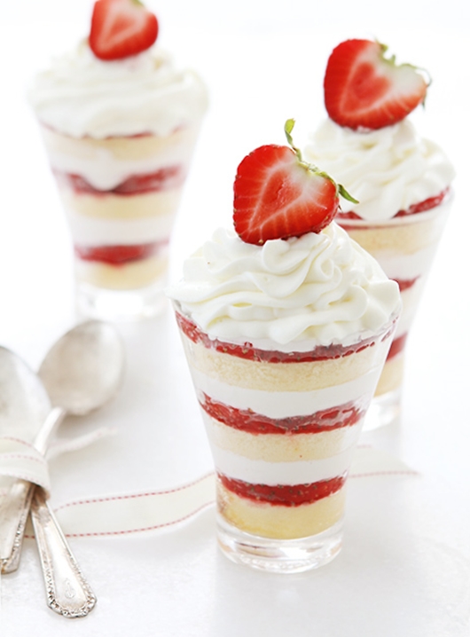 ngot-ngao-mon-banh-strawberry-trifle-deponline