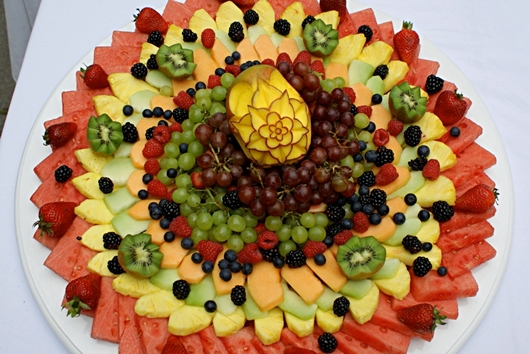 Trang trí đĩa hoa quả cho tiệc sinh nhật
