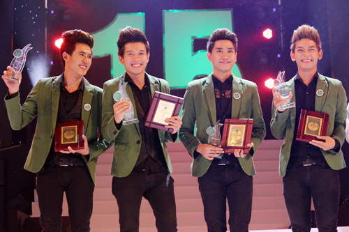 Mỹ Tâm "thắng" Hà Hồ tại Làn sóng xanh, Ca nhạc - MTV, Lan song xanh, gala 15 nam, LSX 2012, My Tam, Ha Ho, Thu Minh, Hong Nhung, Mr Dam, Phuong Thanh, ca sy, tin tuc