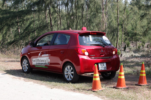 Câu lạc bộ Phụ nữ và Xe hơi - Mitsubishi Mirage