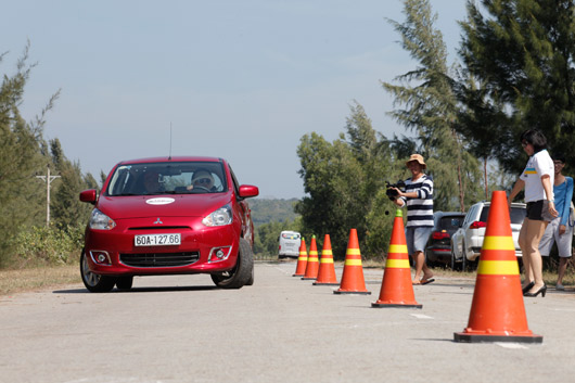 Câu lạc bộ Phụ nữ và Xe hơi - Mitsubishi Mirage