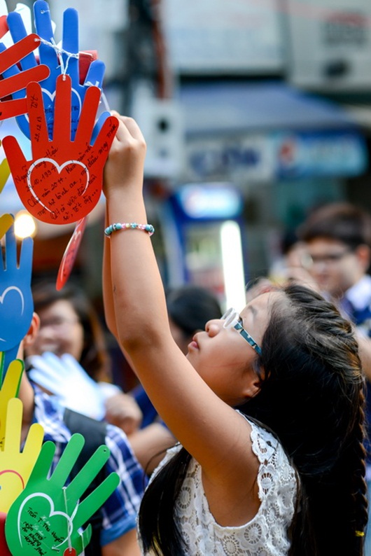 Lễ hội Đường sách 2014: Ngộ nghĩnh cây “Bàn tay yêu thương”