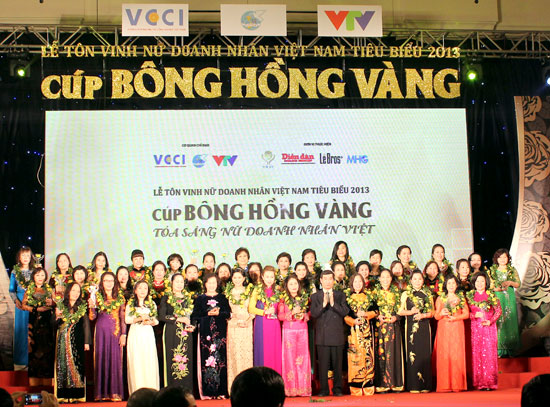 Lễ tôn vinh “Nữ Doanh nhân Việt Nam tiêu biểu 2013 – Cúp Bông hồng Vàng”