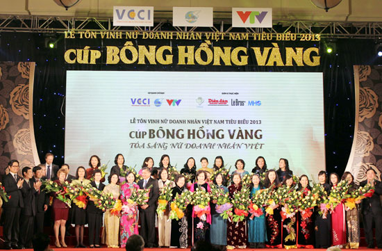 Lễ tôn vinh “Nữ Doanh nhân Việt Nam tiêu biểu 2013 – Cúp Bông hồng Vàng”