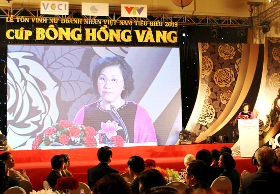 Lễ tôn vinh “Nữ Doanh nhân Việt Nam tiêu biểu 2013 – Cúp Bông hồng Vàng”