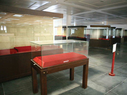 Các gian trưng bày tại tầng 4 Bảo tàng Hà Nội trống rỗng