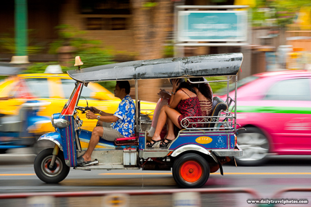 Xe túc túc ở Thái Lan (ảnh: dailytravelphotos.com)