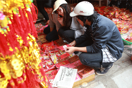 Người trẻ thì quan tâm nhiều hơn tới những phong bao lì xì có màu sắc bắt mắt