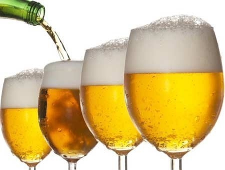 Uống nhiều rượu bia cũng gây nguy cơ ngộ độc cao.