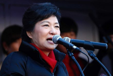 Park Geun Hye trở thành tổng thống thứ 18 của Hàn Quốc.