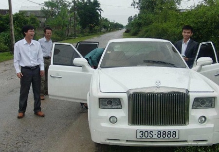 Chiếc Rolls-Royce nhái ra lò từ tháng 7/2011