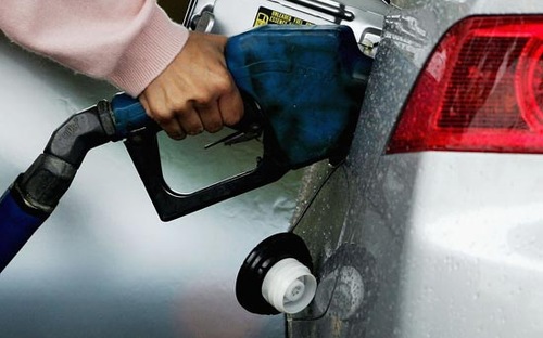 Giá xăng dầu trong nước không minh bạch vì phụ thuộc giá thế giới!