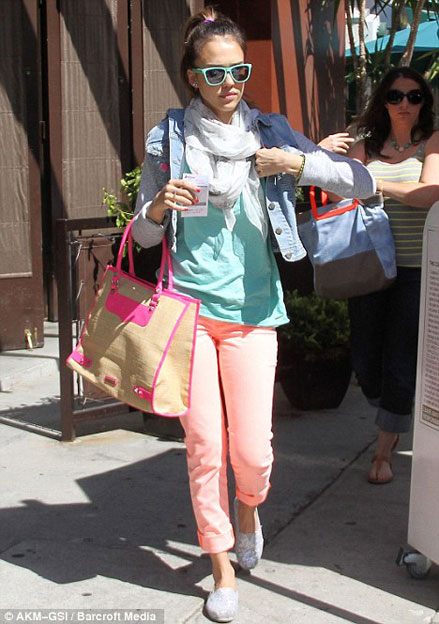 Jessica Alba, denim jacket, colorblock