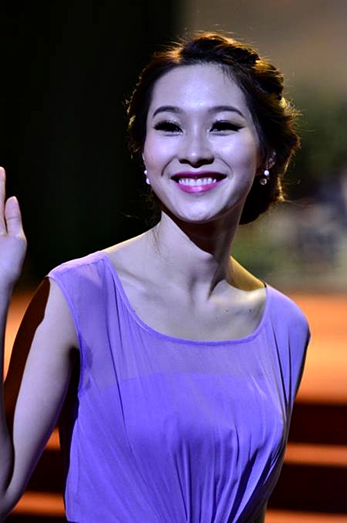 Hoa hậu Đặng Thu Thảo thanh lịch nhẹ nhàng cùng thời trang Thu Đông