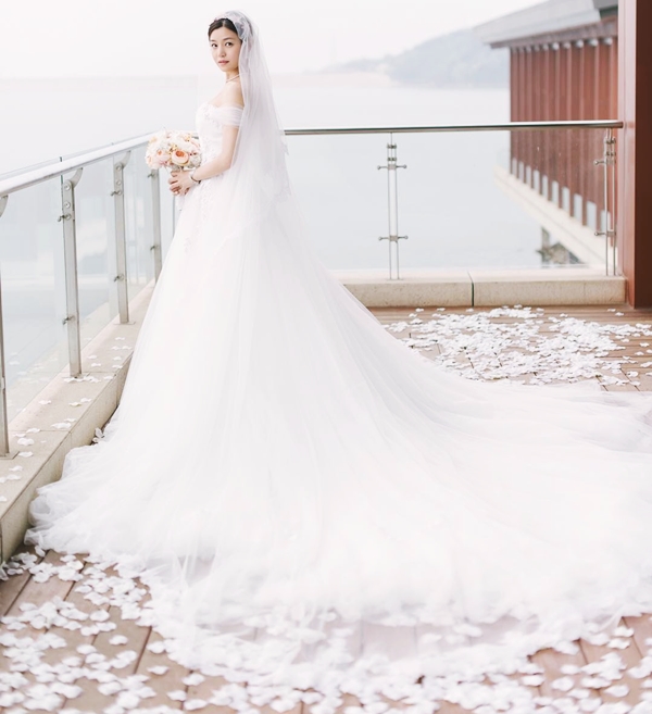 thời trang, váy cưới lộng lẫy của sao Hoa Ngữ 2016