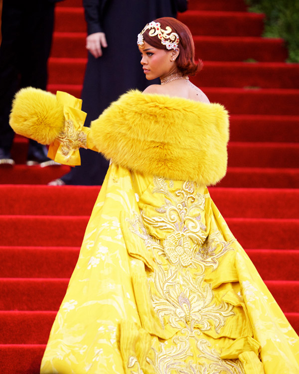 Ai Là Người Đứng Sau Bộ Trang Phục Của Rihanna Tại Met Gala? - Tạp Chí Đẹp