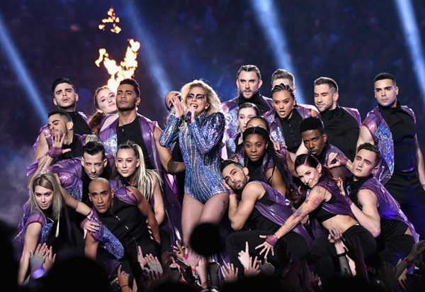 20170206_ladygaga_versace_superbowl51_deponline_001