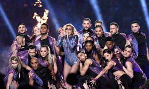 Lady Gaga “thắp sáng” sân khấu Halftime tại Super Bowl lần thứ 51