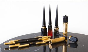 Đứng ngồi không yên vì độ sang chảnh của bút kẻ mắt và mascara Christian Louboutin sắp trình làng