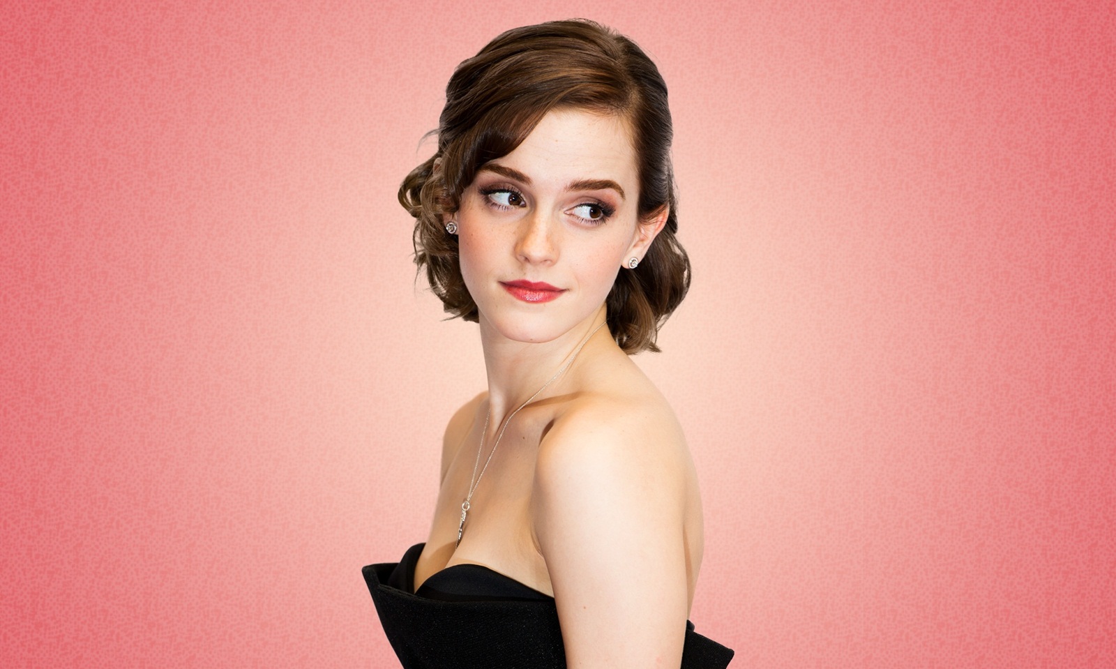 Bật mí quy trình dưỡng da và tóc đẹp mỗi ngày của nữ diễn viên Emma Watson