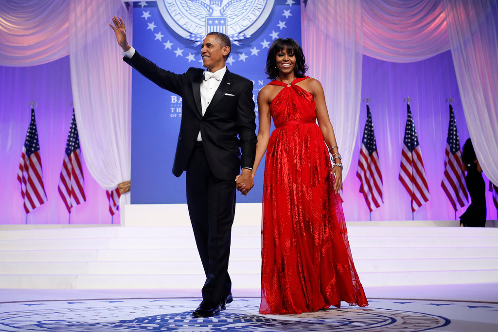Trong lần nhậm chức thứ hai của chồng, Michelle Obama tiếp tục chọn một thiết kế của Jason Wu, nhưng lần này trong gam màu đỏ gợi cảm và quyền lực.