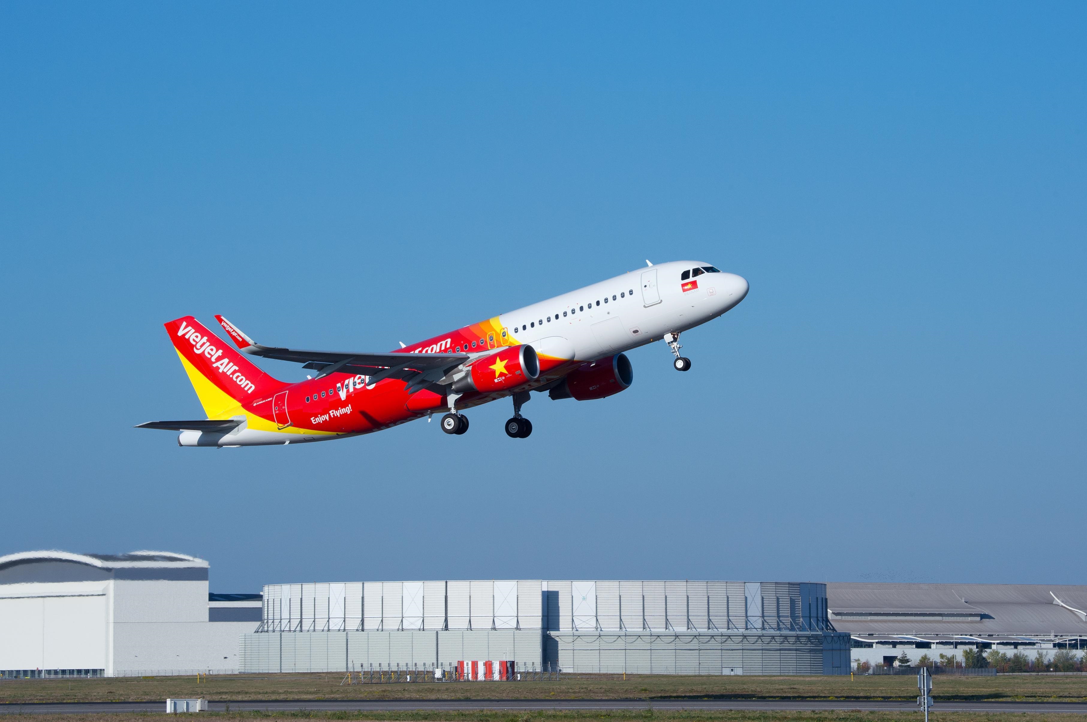 A320 VIETJET MSN6341 TAKE OFF - FIRST FLIGHT