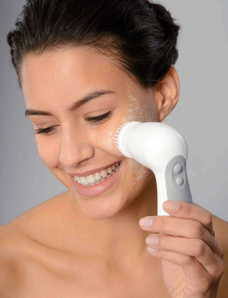 Sử dụng máy rửa mặt để tăng khả năng làm sạch da lên gấp 60 lần