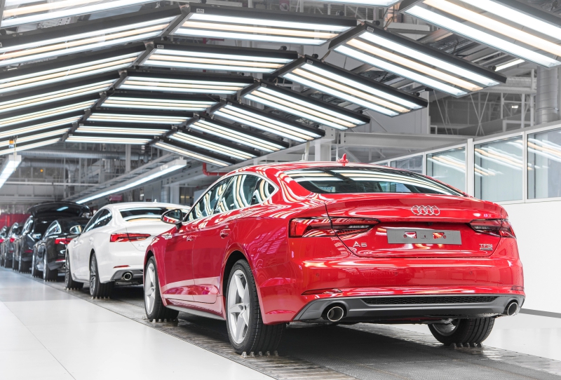 Audi Site Ingolstadt Production of the Audi A5 Coupé/Sportback: Checking and finishing area – Surface inspection