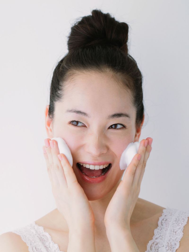 54eeb50b92fcc_-_sev-young-woman-washing-face-foam-s2