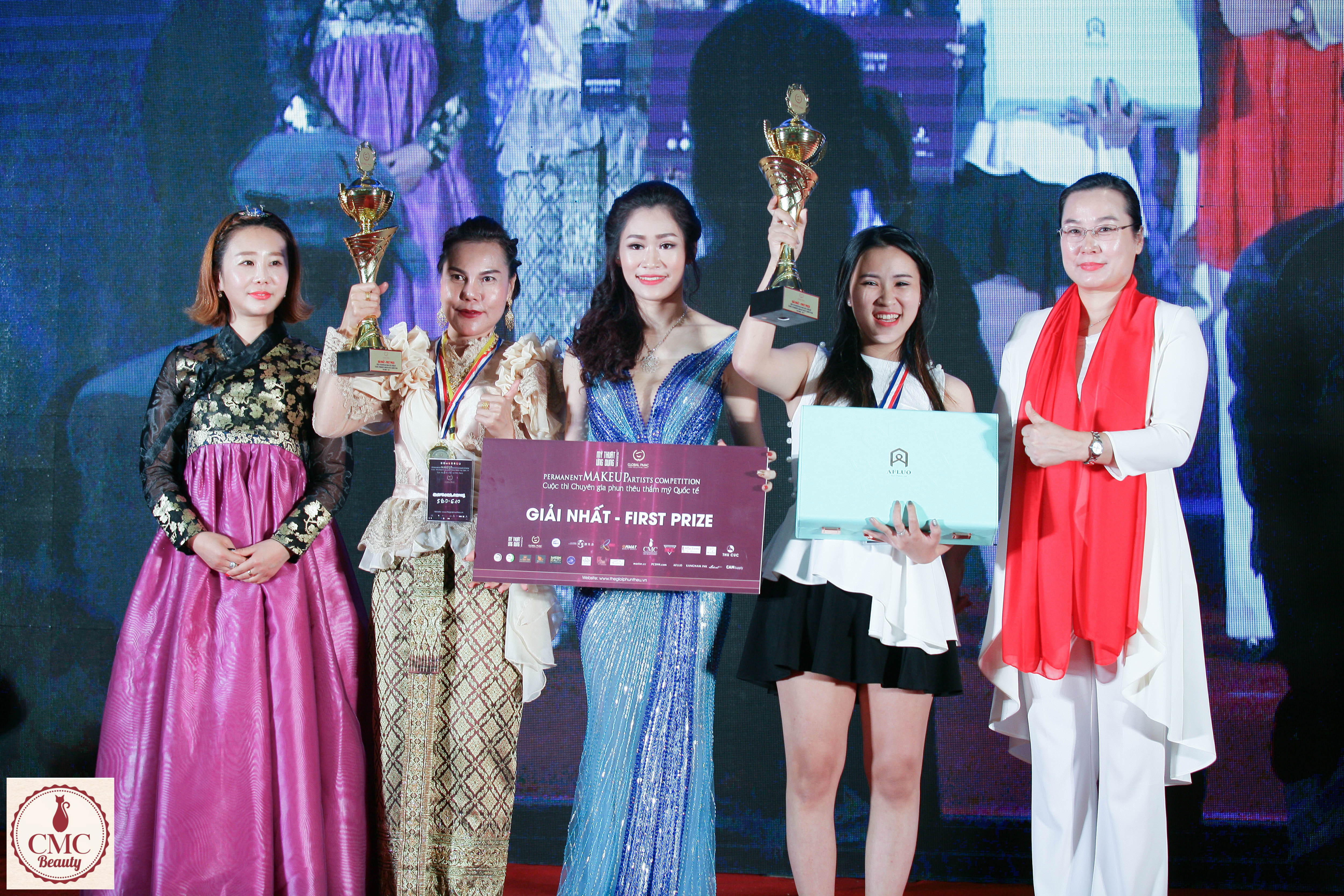 thf-sinh-tr_n-th_-hoang-y_n-ng%c2%b2_i-_ng-gi_a-o_t-gi_i-nh_t-cu_c-thi