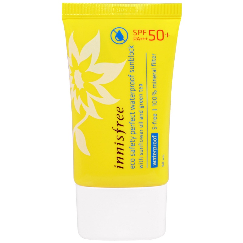 Innisfree Eco Safety Perfect Sunblock SPF 50 PA+++ là dòng kem chống nắng vật lý rất được yêu thích trong mùa hè bởi kết cấu thấm nhanh, không nhờn dính. Chứa chiết xuất từ trà xanh và dầu hoa hướng dương, sản phẩm giúp bảo vệ làn da toàn diện trước tác động của ánh nắng gắt gao mùa hè. Giá tham khảo: 300.000VND