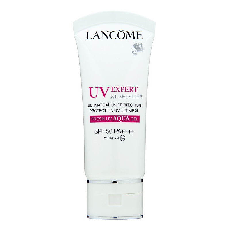 Lancôme UV Expert với công nghệ tiên tiến giúp bảo vệ da khỏi sự xâm nhập của tia UVA bước sóng dài, đồng thời tạo ra màng chắn bảo vệ 12 giờ khỏi tia UVB. Giá tham khảo: 1.300.000VND