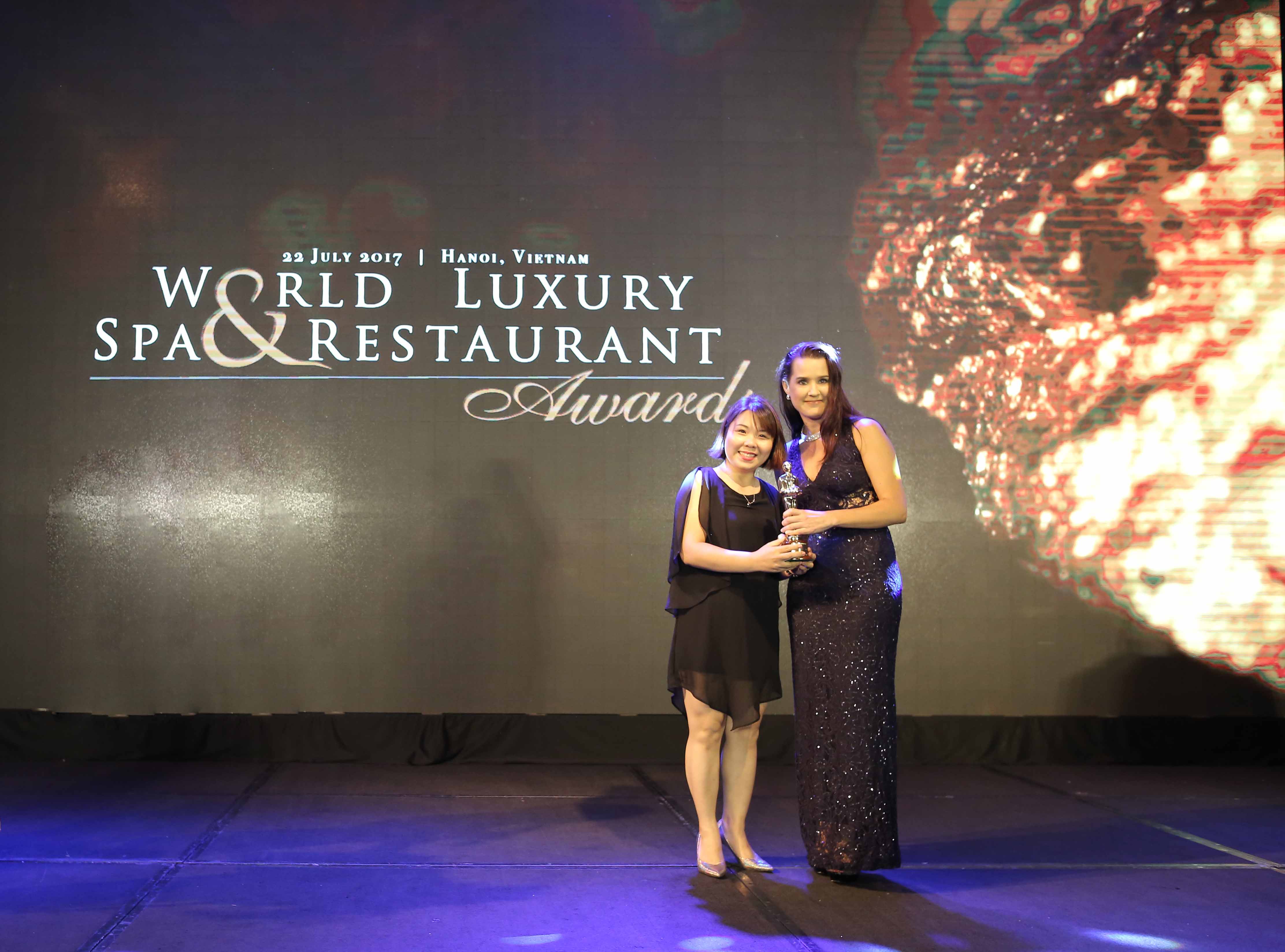 ms-dinh-thu-u-jw-caft-restaurant-manager-delighted-to-receive