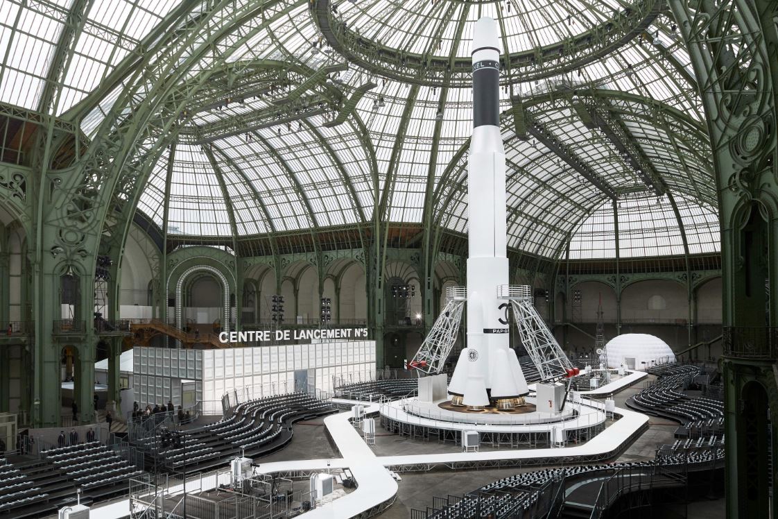 chanel-fall-winter-2017-18-fw17-rtw-ready-to-wear-fashion-show-rocket-launching-site