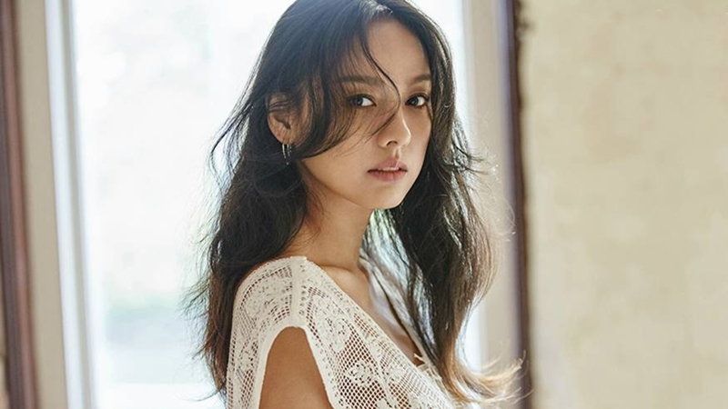 Lee Hyori đáp trả tin đồn “quay trở lại để kiếm tiền”