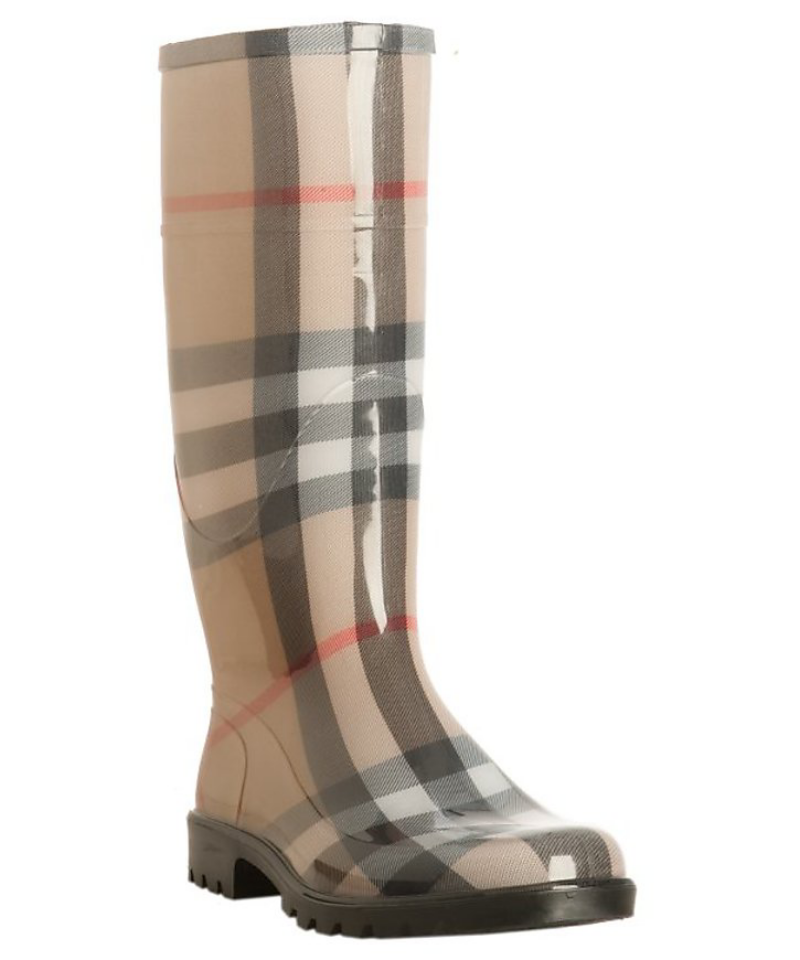 Những họa tiết kẻ sọc của Burberry được sáng tạo tinh tế trong các thiết kế boots đi mưa của hãng.