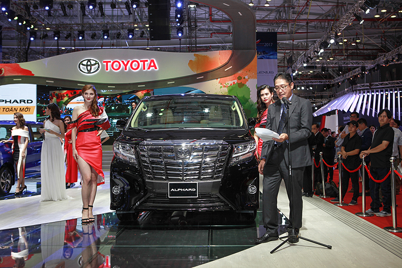 Toyota ra mắt mẫu xe “hạng sang” Alphard tại Việt Nam