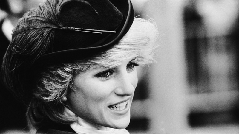 Công nương Diana: 36 năm cuộc đời gói trong 20 bức ảnh
