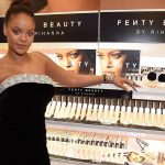 Tăng cân “thả phanh”, Rihanna vẫn tự tin tỏa sáng