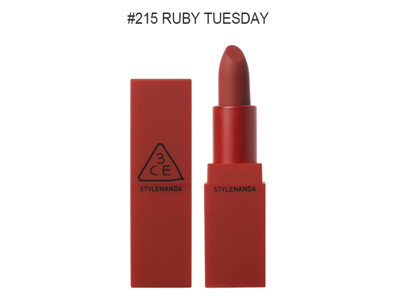 3CE - Red Recipe màu Ruby Tueseday: Son lì màu đỏ thắm. Giá: 280.000VND