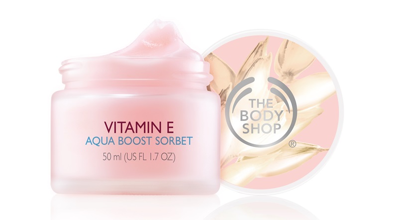 Kem tuyết dưỡng thể The Body Shop Vitamin E Aqua Boost Sorbet chứa vitamin E cung cấp độ ẩm dồi dào mà không gây bết dính